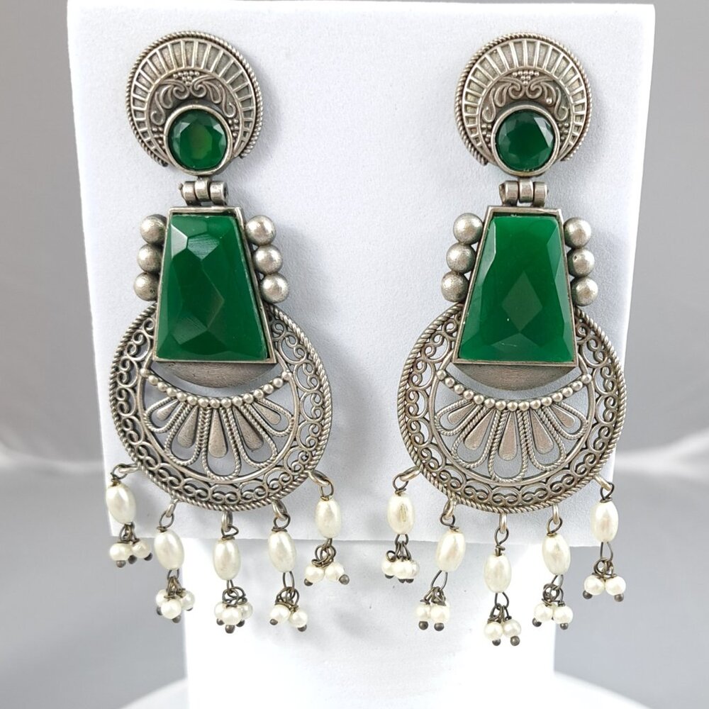NWOT  Gorgeous Emerald Cascade Earrings
